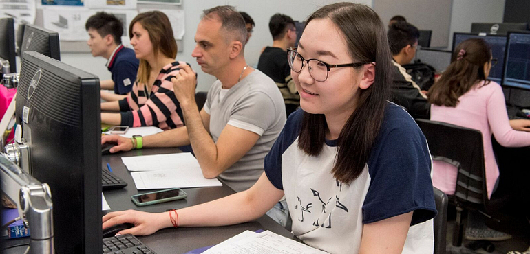 SETAS students at computers