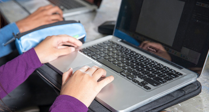 A student registering for Winter 2020 on her laptop