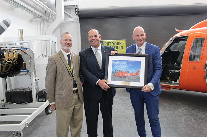 奥伦奇空中救护服务队捐赠了一架西科斯基直升机与总统克雷格·斯蒂芬森和院长艾伦·麦克利兰合作