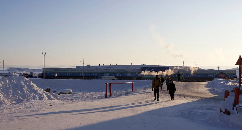 Arts Management studnets exploring Iqaluit